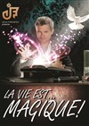 Jean Frédéric dans La Vie est Magique - 