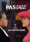 Julie Grassen Barbe dans Passage - 