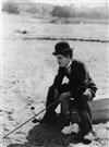 Charlot aux prises avec les objets - 