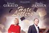 Roland Giraud et Maaike Jansen dans Hate letters - 