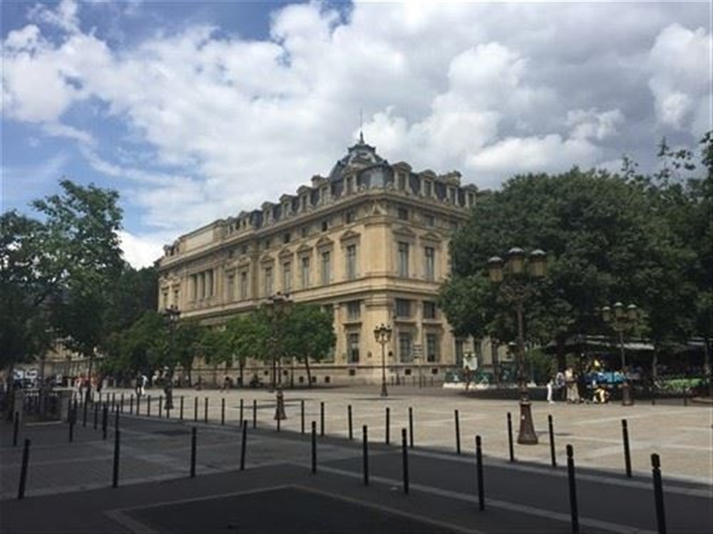 Visite guidée : Le tribunal de commerce et la juridiction consulaire (R.C.S, présidents, greffiers, juges...)