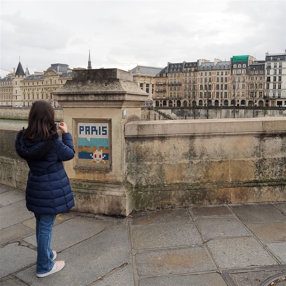 Chasse aux Space Invaders du Louvre à Beaubourg