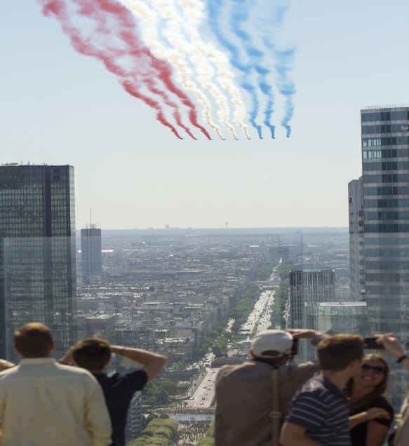 D fil a rien du 14 Juillet sur le toit de L arche Le Toit de la