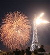 14 Juillet 2016 : Feu d'Artifice au pied de la Tour Eiffel à Paris sur un bateau navigant - Péniche La Sans Souci