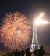 14 Juillet 2014 Feu d'Artifice au pied de la Tour Eiffel à Paris sur un bateau navigant - Bateau L'Evènement