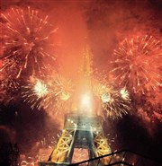 14 Juillet 2019 : Feu d'Artifice de la Tour Eiffel à Paris sur un bateau navigant Bateau Belle Valle Affiche