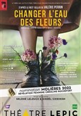 Changer l'eau des fleurs 